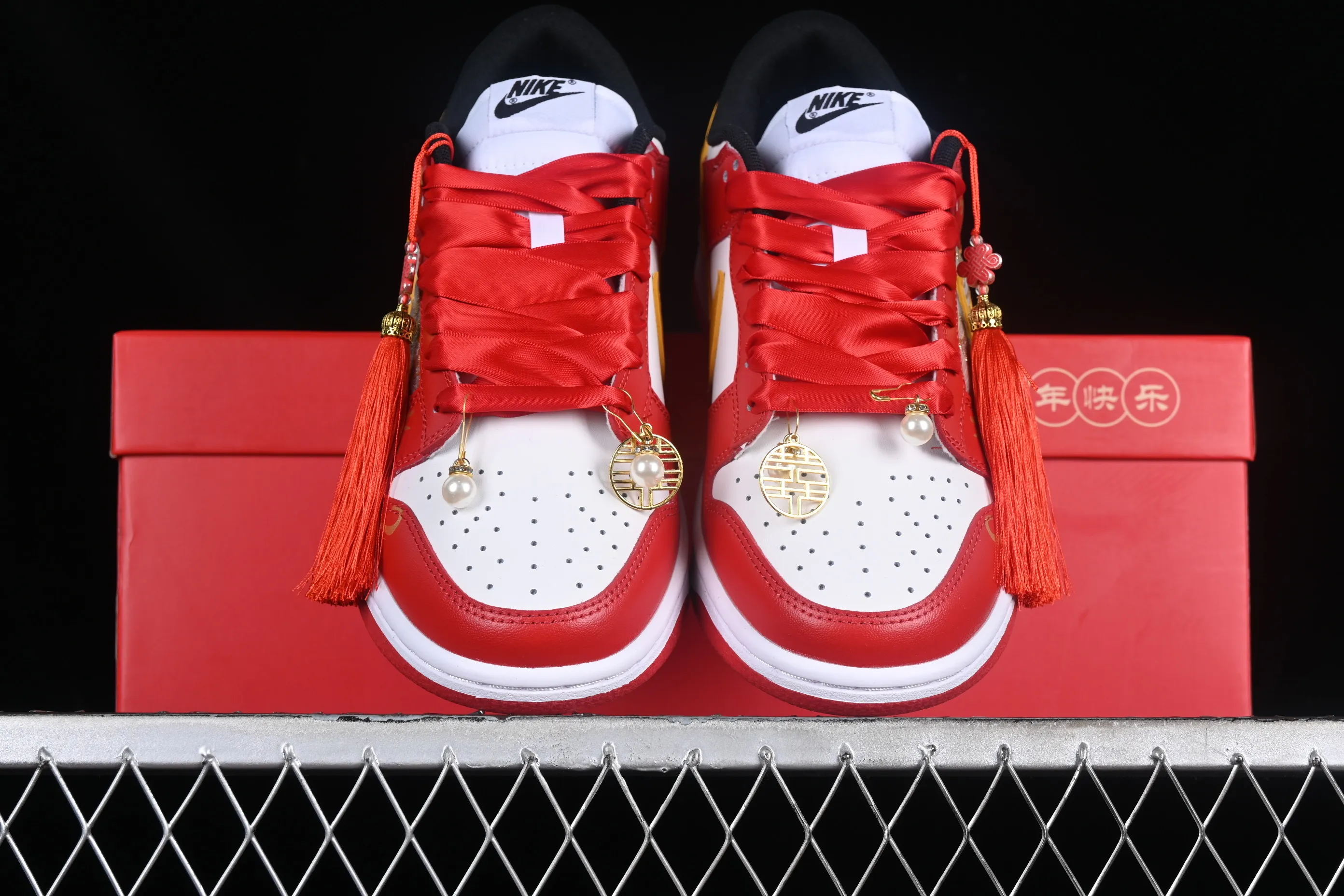 All Categories Nk SB Dunk Series Nk SB Dunk Low Low-top Sneakers Nk Dunk Low Customized Series Chinese Style-Dragon and Phoenix Festive Wedding Shoes FD9762-061